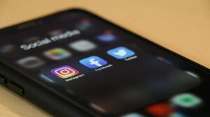 Changing patterns of communication among families as a result of social media