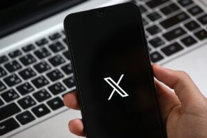 Globally, X (Twitter) is conducting tests of voice-based group chats.