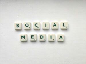 The Influence of Content Generated by Artificial Intelligence on Social Media